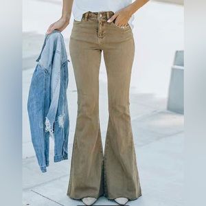 Bellbottom stretchy jeans